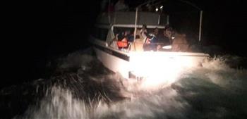 الجيش اللبناني: جهود لإنقاذ مركب يغرق قبالة شاطئ شمالي البلاد