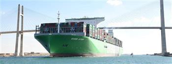 قناة السويس تشهد عبور EVER ATOP أكبر وأحدث سفينة حاويات في العالم 