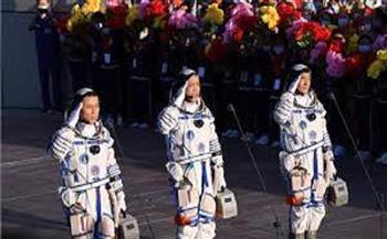 3 رواد فضاء صينيون يعودون إلى الأرض بعد مهمة استمرت 183 يوماً