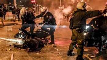 صدامات في اليونان بعد إطلاق شرطي النار على فتى من غجر الروما