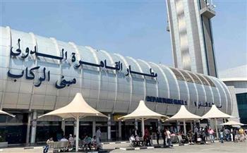ضبط شخص حاول تهريب بطاقات بنكية وأقراص مخدرة بميناء القاهرة الجوي