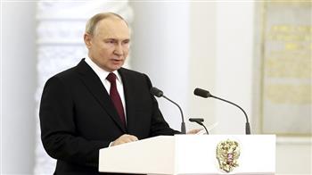 بوتين: الغرب يريد الحفاظ على الهيمنة بأي وسيلة ويلجأ للعقوبات والثورات الملونة ويتعمد مضاعفة الفوضى
