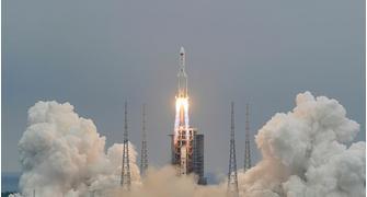 الصين تطلق 14 قمرا صناعيا على متن صاروخ "سمارت دراجون-3"