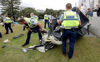 شرطة نيوزيلندا تزيل مخيم اعتصام لمحتجين ضد لقاحات كورونا