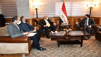 وزير الرياضة يبحث استعدادات مصر لاستضافة بطولة كأس العالم للرماية