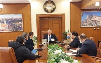 محافظ بورسعيد يتابع آخر تطورات الموقف الحالي مع لجنة إدارة كورونا