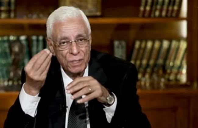 الساعة البيولوجية.. حسام موافي يكشف أسباب الإمساك