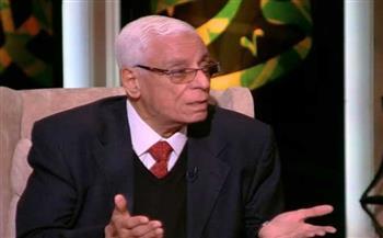 «البصل والثوم»..حسام موافي يكشف أسباب رائحة الفم الكريهة وسر الانتفاخ بعد السفر