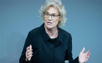 وزيرة الدفاع الألمانية تهاجم السلطات المالية: بلا شرعية ديمقراطية