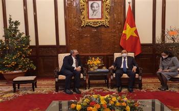 رئيس فيتنام يستقبل السفير المصري 