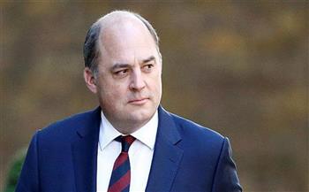 وزير الدفاع البريطاني يقطع اجازته بسبب الأزمة الأوكرانية