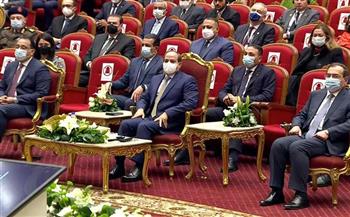 الرئيس السيسي يشاهد فيلما تسجيليا حول إنجازات قطاع البترول في مصر