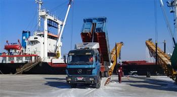 شحن 4400 طن ملح إلى اليونان عبر ميناء العريش