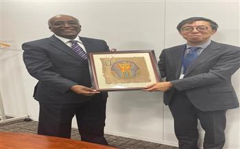 سفير مصر في طوكيو يبحث التعاون الثقافي مع رئيس مؤسسة اليابان الثقافية