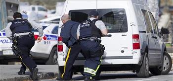 الشرطة الكندية تلقي القبض على 11 متظاهرا وتصادر أسلحة على الحدود الأمريكية