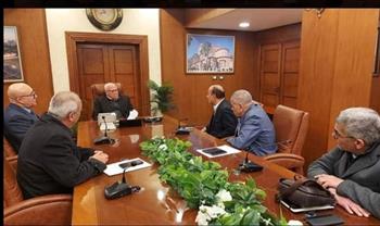 محافظ بورسعيد يلتقي مجلس المصري لمتابعة الملفات الإنشائية والمالية