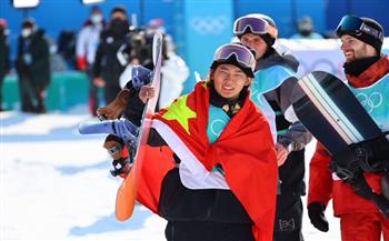 سو ييمينج يتوج بذهبية التزلج على الألواح في أولمبياد بكين 