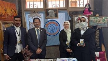 طلاب جامعة الأزهر يحصلون على جائزة التميز بمهرجان الفنون اليدوية بجامعة أسوان