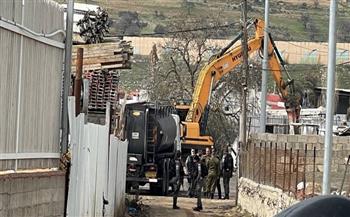 الاحتلال الإسرائيلي يهدم منشأة تجارية في بيت حنينا