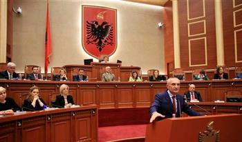 المحكمة الدستورية الألبانية تلغي قرار إقالة الرئيس الصادر عن البرلمان