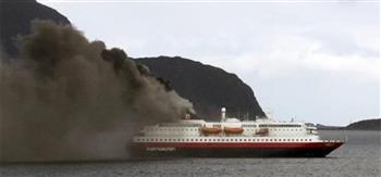 اندلاع حريق في سفينة تقل 237 راكباً قبالة سواحل اليونان