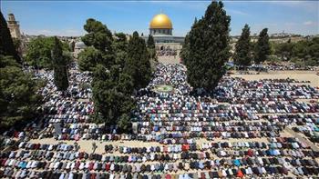 آلاف الفلسطينيين يصلون الجمعة في المسجد الأقصى