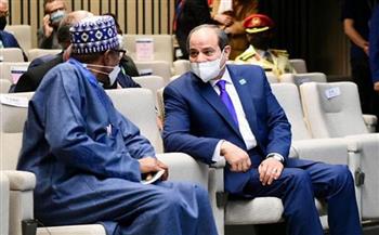 الرئيس السيسي يلتقي نظيره النيجيري خلال القمة الأوروبية الأفريقية ببروكسل