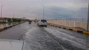 «الأرصاد»: إغلاق بعض الطرق الرئيسية بسبب السيول