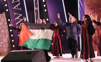 تفاعل جماهيري مع فرقة فلسطين الفنية بالمسرح المكشوف بأسوان