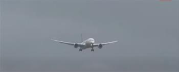 كابتن وليد مراد يكشف سر نجاح هبوطه بالطائرة بمطار هيثرو رغم العاصفة (فيديو)