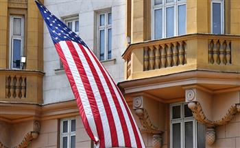 السفارة الأمريكية في موسكو: واشنطن تدعو رعاياها المقيمين في روسيا للتفكير في خطط لمغادرة البلاد