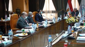 «عوض» يترأس الاجتماع الأول لمجلس أمناء الاستثمار