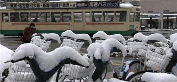 تساقط كثيف للثلوج شمال اليابان يعطل حركة الطيران والسكك الحديدية