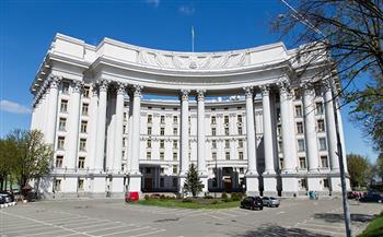 حكومة أوكرانيا توصي رعاياها بمغادرة روسيا 