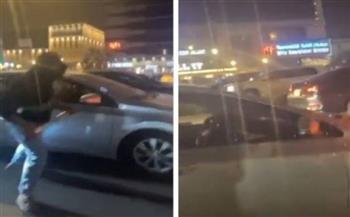 نتيجة مؤلمة.. شاب يهاجم فتيات داخل سيارتهن بألعاب نارية في السعودية  |فيديو