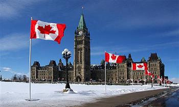 كندا تفرض عقوبات على 58 شخصا وكيانا روسيا وتنهي تصاريح التصدير