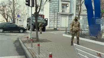 "الداخلية الأوكرانية" تحذر من قتال نشط يجري في شوارع العاصمة كييف