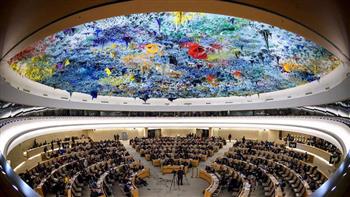 مجلس حقوق الإنسان يدعو إلى تعزيز المسؤولية الجماعية لحماية الحقوق والحريات