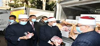 وزير الأوقاف يشهد انطلاق أول قافلة لتوزيع لحوم "صكوك الإطعام"