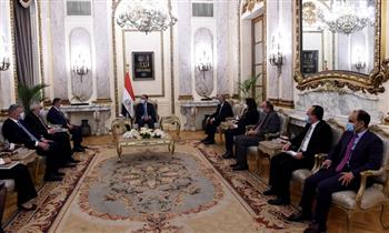 رئيس الوزراء يستقبل محافظ البنك المركزي العراقي لتعزيز التعاون بين البلدين