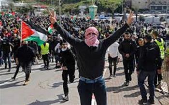 آلاف الفلسطينيين يتظاهرون احتجاجاً على غلاء الأسعار