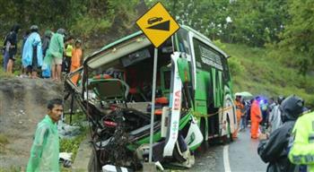 13 قتيلا وعشرات الجرحى بحادث حافلة في إندونيسيا