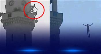 لقطات صادمة.. شاب ينتحر من فوق مئذنة مسجد بالجزائر (فيديو)