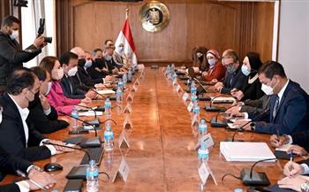 وزيرة التجارة تناقش استعدادات مشاركة مصر بمنتدى بطرسبرج الاقتصادى