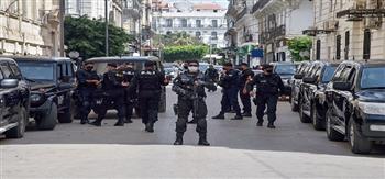 الجزائر: تفكيك شبكة إجرامية لقيامها بالإتجار في الأسلحة الحربية