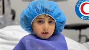 بعد 6 سنوات بلا رؤية.. فيديو مؤثر لـ رد فعل طفلة بعد عودة بصرها