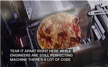تلبّي كل طلبات العملاء.. آلة تصنع البيتزا في 3 دقائق فقط (فيديو)