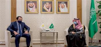 وزير الدولة للشئون الخارجية السعودي يبحث نظيره القبرصي التطورات الإقليمية والدولية