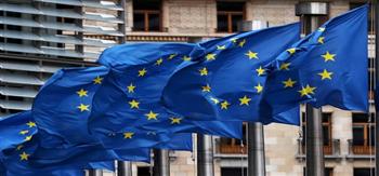 الاتحاد الأوروبي يجمد أصول أحد المساهمين بنادي "إيفرتون" بسبب الأزمة الروسية الأوكرانية