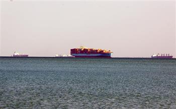 الحكومة تنفي تراجع أعداد السفن المارة بقناة السويس تأثرا بالأحداث السياسية الدولية